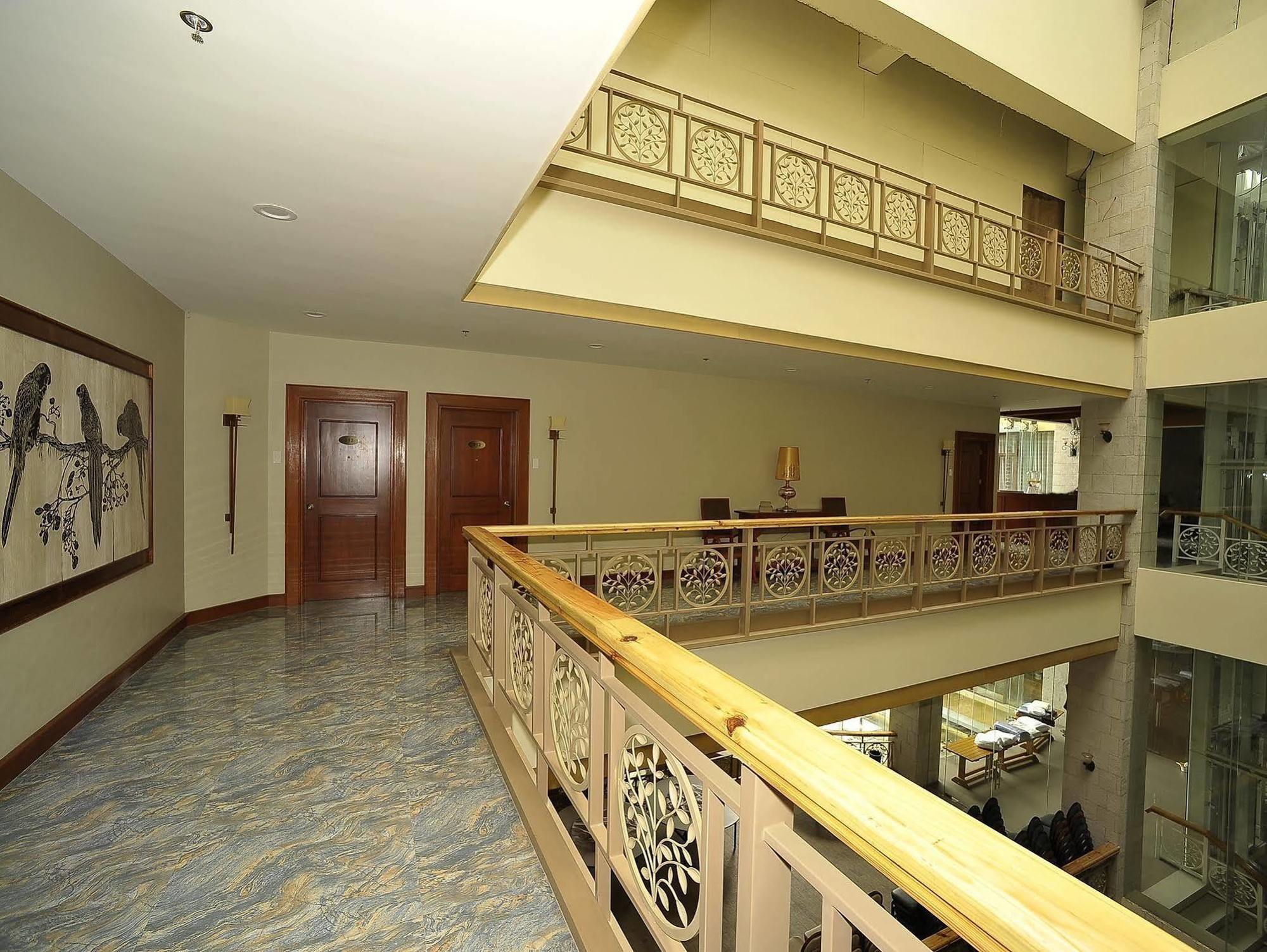 พารากอน โฮเต็ล แอนด์ สวีทส์ Hotel Baguio City ภายนอก รูปภาพ